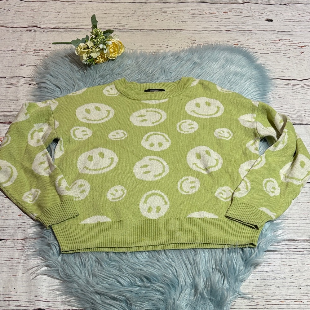 Forever 21 Light Green Smiley Face Sweater sz S